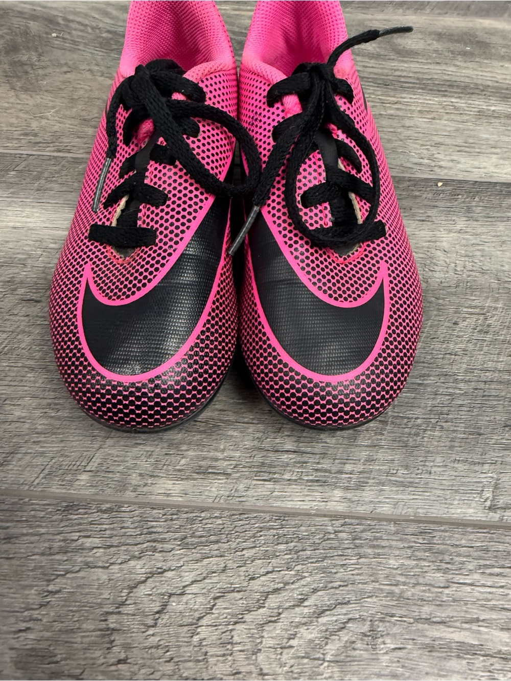 Nike Kids Pink Soccer Cleats‎ - Picture 3 of 13